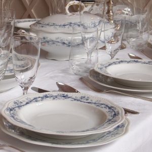 `t stilleven for the antique set table you can find at Exclusive Spring Fair