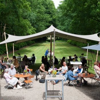 Eten in de tuin bij Buitenplaats Sparrendaal Driebergen tijdens Het Juweel
